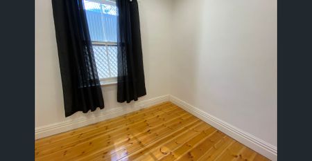 Character 2 Bedroom single-fronted cottage freshly painted and refurbished throughout - Photo 2