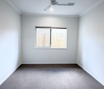 Modern Family Living in Prime Flagstone Location – Near New Home! - Photo 2