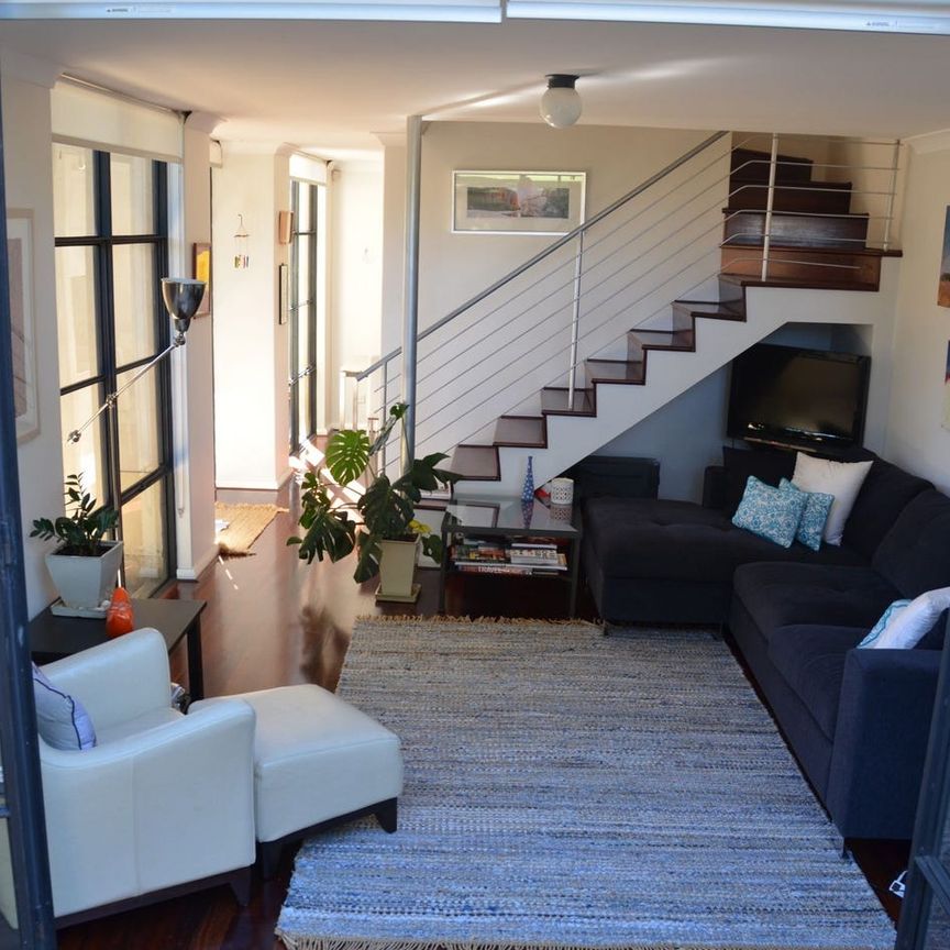 Light, bright and just so central - Photo 1