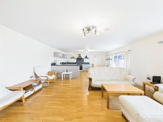 2 bedroom penthouse to rent - Photo 1