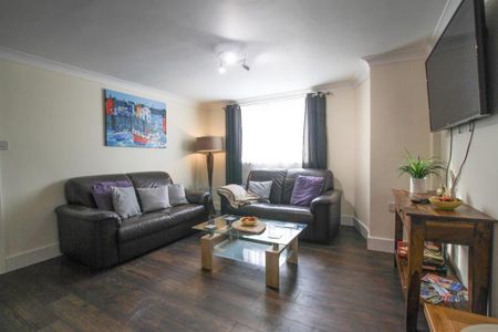 3 bedroom flat to rent - Photo 5