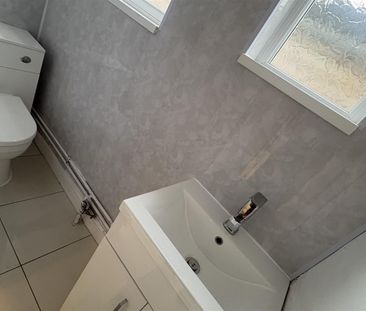 To Let - Photo 4