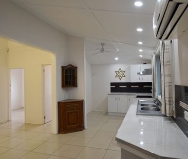 CHARMING GLADSTONE CENTRAL GEM! - Photo 4