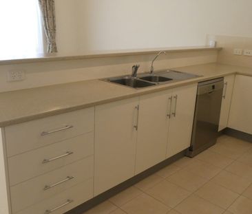 Immaculate presentation of this low maintenance family home - Photo 6