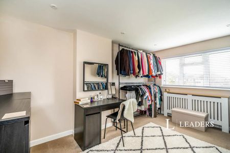 4 bedroom semi-detached house to rent - Photo 5