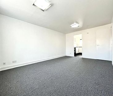 2 Bedroom Flat - Purpose Built To Let - Photo 3