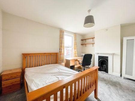 4 bedroom terraced house to rent - Photo 5