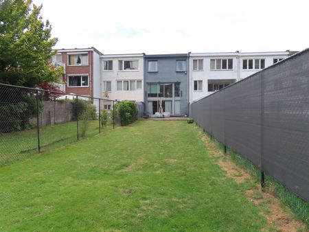 Ideale familie woning met 3 slaapkamers, bureau, tuin, garage en dubbele parkeerplaats in residentieel Wilrijk! - Photo 4