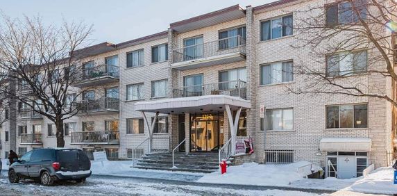 Superbe Appartement 3 Pièces Et Demie Situé Au Cœur De LaSalle! - Photo 2