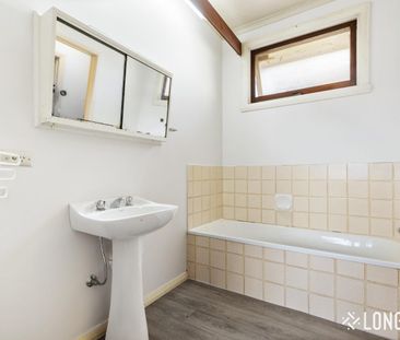 Stylishly Refreshed Home in Quiet Court Location! - Photo 6