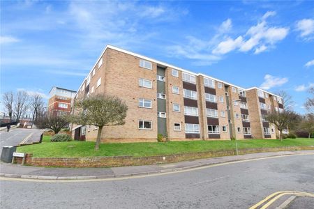 An attractive two double bedroom apartment, set on the first floor in the heart if Rickmansworth town centre. Offered unfurnished and available early January. - Photo 3