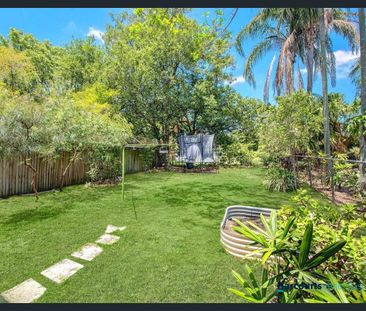 Charming Queenslander Living at Its Finest - Photo 4