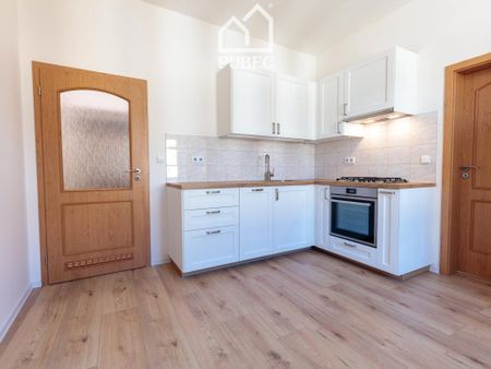 Pronájem bytu 2+1 55 m2 - Fotografie 4