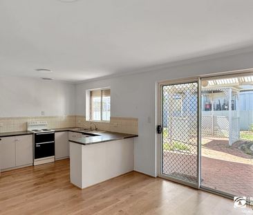 Three Bedroom Family Home - Lovely Peaceful Setting - Photo 2