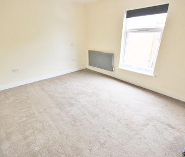 2 bedroom end of terrace house to rent - Photo 4