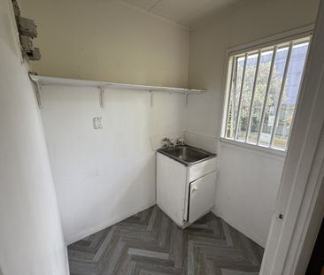 Prime Location! Easy access to all you could need! - Photo 2