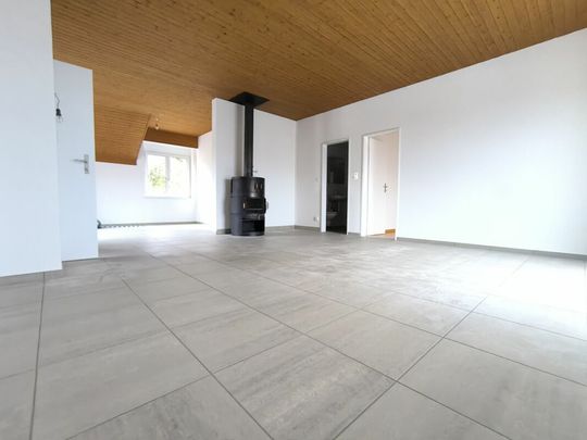 Attraktive 5.5-Zimmer-Dachwohnung mit Cheminée in Zuzwil - per sofort bezugsbereit - Photo 1
