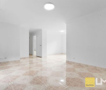 WELL-MAINTAINED BLOCK & APARTMENT - Photo 2