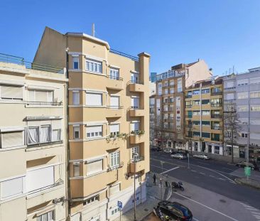 Room in a shared 6-bedroom apartment for rent in Lisbon. - Photo 4