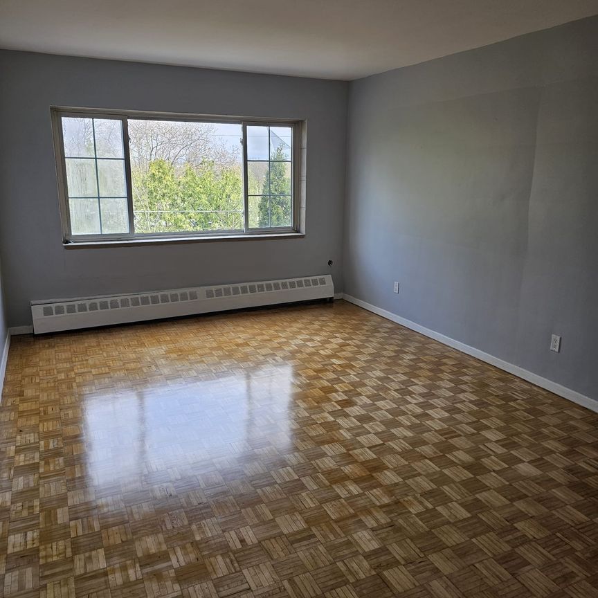 1939 Carling Avenue - Photo 1