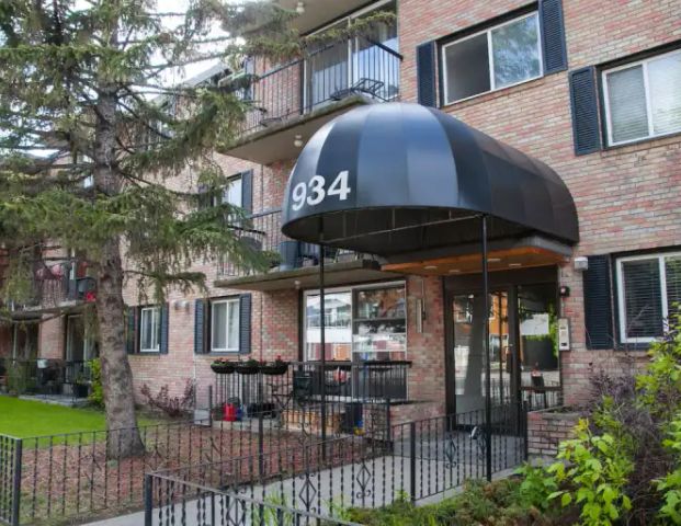 Open Concept 1 Bedroom Apartment in Sunnyside | 205 - 934 2 Avenue Northwest, Calgary - Photo 1
