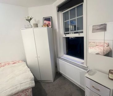 1 Bed Flat, Musard Road, W6 - Photo 3