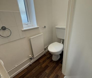 3 bedroom end of terrace house to rent - Photo 5