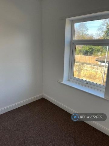 2 bedroom semi-detached house to rent - Photo 3