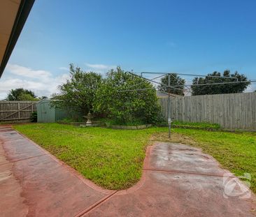FAMILY HOME IN CRANBOURNE NORTH - Photo 3