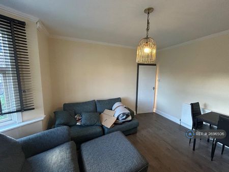 2 bedroom flat to rent - Photo 2