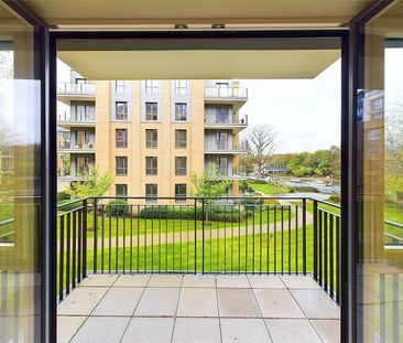 Camera House, 5 Pinewood Gardens, Teddington, TW11 - Photo 6