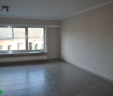 Centraal gelegen appartement op de eerste verdieping met 2 slaapkamers - Photo 2