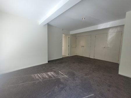 Large spacious 5 Bedroom home - Photo 5