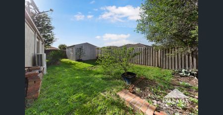 Family Living - Photo 4