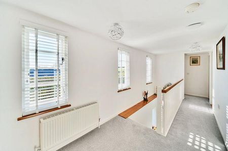 4 bedroom detached house to rent - Photo 2