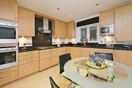 2 bedroom flat to rent - Photo 4