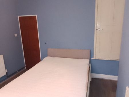 2 Bed Terraced House, Cecil Street, NG7 - Photo 5