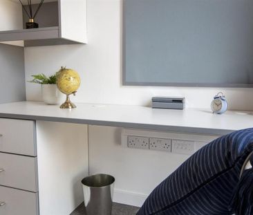 1 bedroom in a flat share to rent - Photo 2