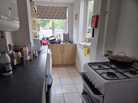 3 bedroom semi-detached house to rent - Photo 3