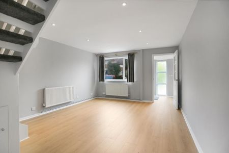 4 bedroom semi-detached house to rent - Photo 3