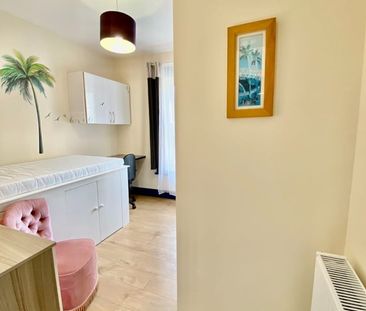 Room in a Shared House, Portswood Road, SO17 - Photo 1