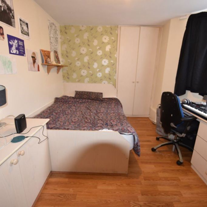 2 bedroom Flat in Kensington Terrace, Leeds - Photo 1