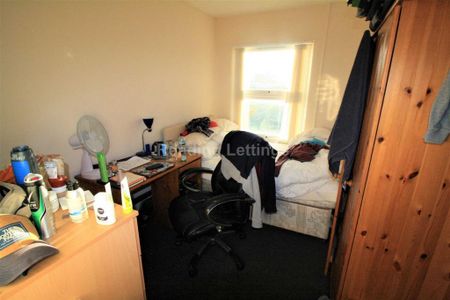 4 bedroom flat to rent - Photo 5