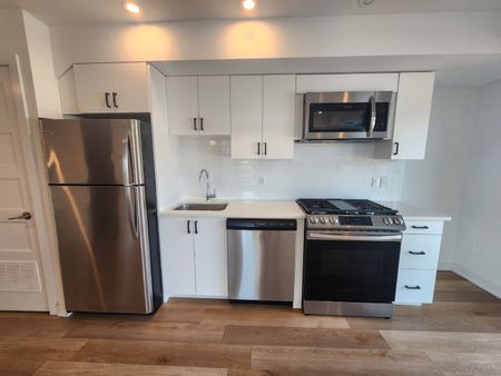 689 Churchill Avenue North - 303 - Photo 3