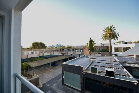 For Lease – Stylish Two-Bedroom Apartment in the Heart of the City - Photo 4