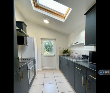 4 bedroom terraced house to rent - Photo 2