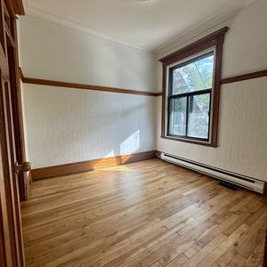 Villeray - Superbe 4 Chambres + Sous-Sol - Photo 3