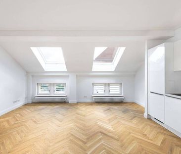 Wohnen wie im Penthouse für Individualisten: 3-Raum-Wohnung im Denkmal - Photo 1