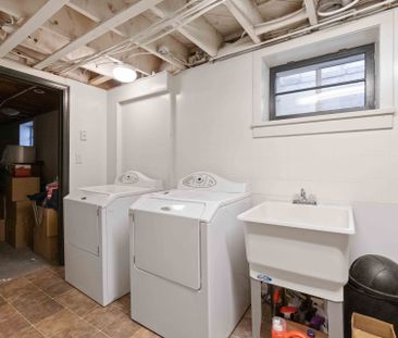 For Lease - 1554 Lochlin Trail, Mississauga, Ontario - Photo 2