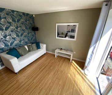 4 bedroom townhouse to rent - Photo 2